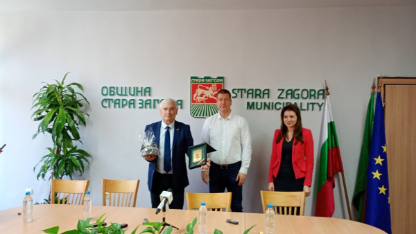 Олег Стоилов получи благодарствен знак от Живко Тодоров за 70-тия си рожден ден