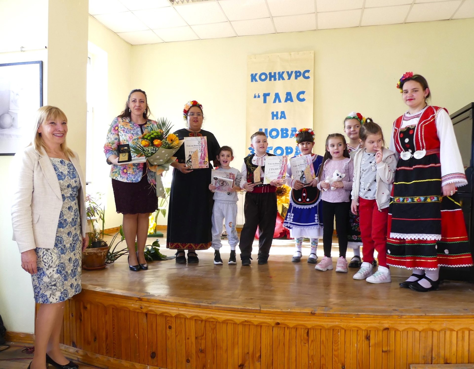 Ралица Коларова и Фолклорна формация Аглея са Глас на Нова Загора за 2025 година