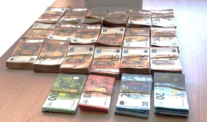 Прокуратурата обвини двама турски шофьори за контрабанда на валута