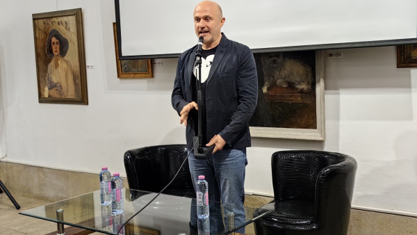 Георги Тошев представи книгата си за Лили Иванова по време на Чудомировите празници