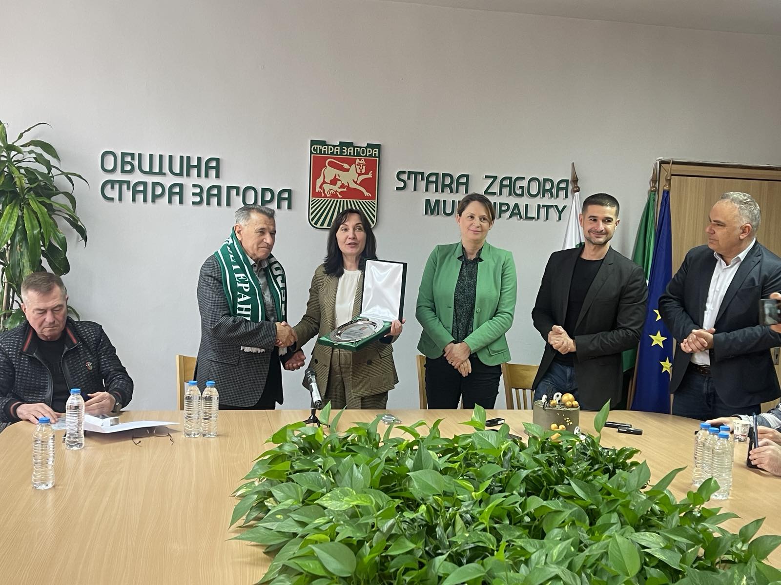 Знаковият футболист на  Берое  Борис Киров с почетен знак за заслуги от Община Стара Загора
