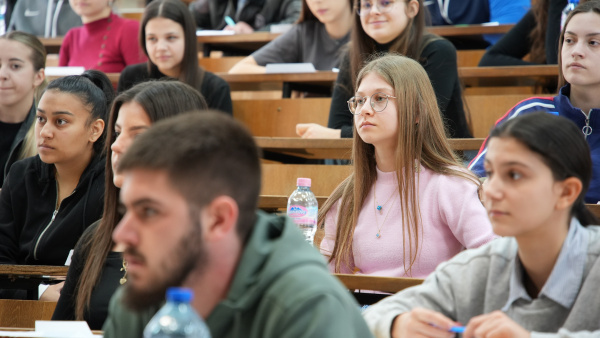 Изпит по химия положиха на Цветница близо 350 кандидат - студенти в Тракийски университет