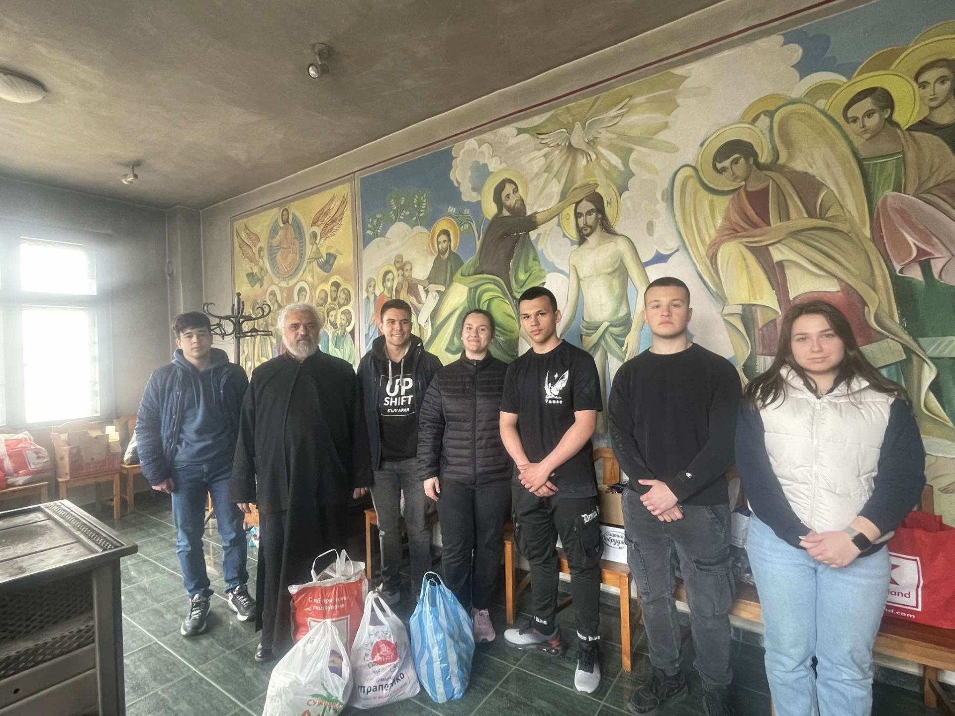 Великденската благотворителна кампания  Дари, за да зарадваш!  в Стара Загора събра над 655 кг хранителни продукти