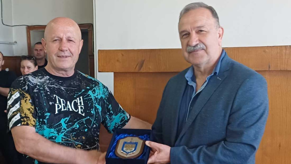 Наградиха с почетен знак дългогодишен служител в ОДМВР - Стара Загора