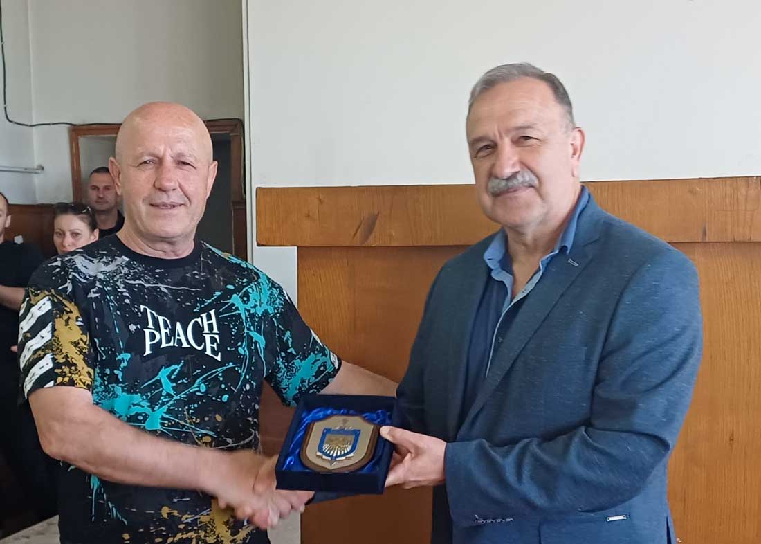Наградиха с почетен знак дългогодишен служител в ОДМВР - Стара Загора