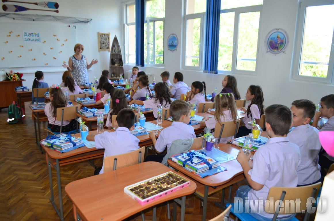 Над 300 първокласници се записаха със старта на електронната система в Стара Загора