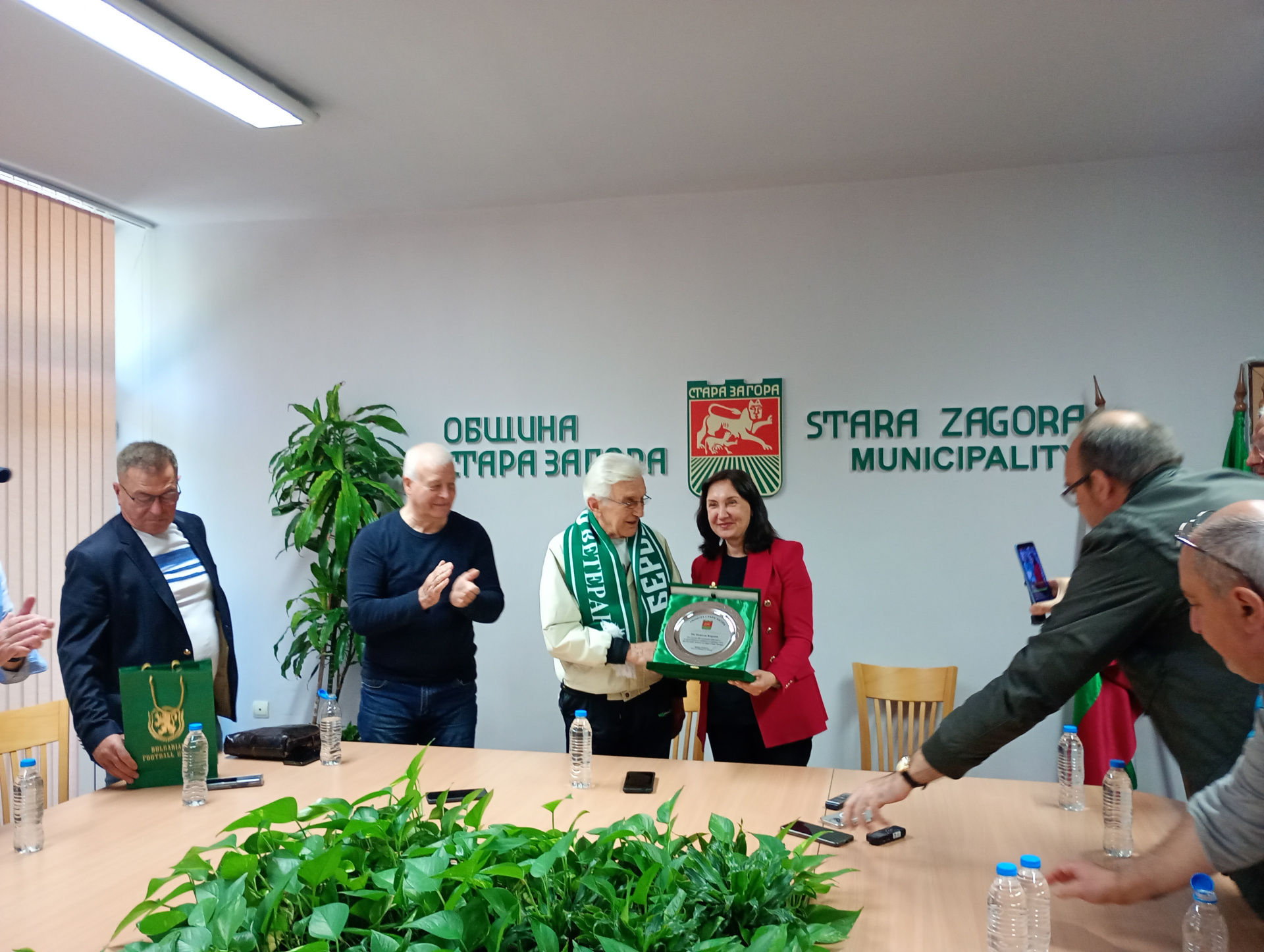 В Община Стара Загора бе отбелязан 80-годишният юбилей на легендарния футболист Никола Кордов