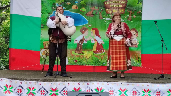 Фолклорен събор  Еленово  събра за осми път почитатели на българските традиции