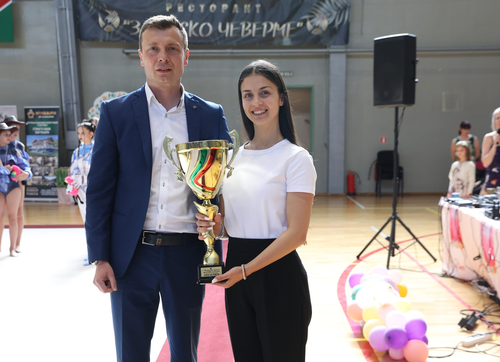 Зам.-кметът Светослав Колев връчи  Купата на кмета  на клуб  Грация  на Международния турнир  Фея под липите