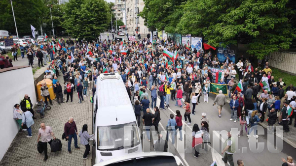 Граждани се включиха в протест в Стара Загора срещу въвеждане на еврото