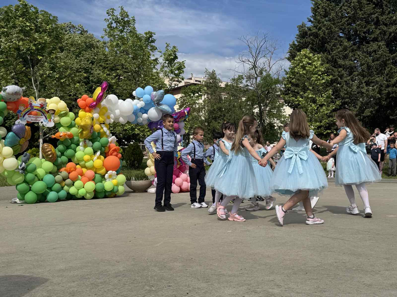 Празничен концерт и творчески работилници в парк  Артилерийски  зарадваха малчуганите на 1 юни в Стара Загора