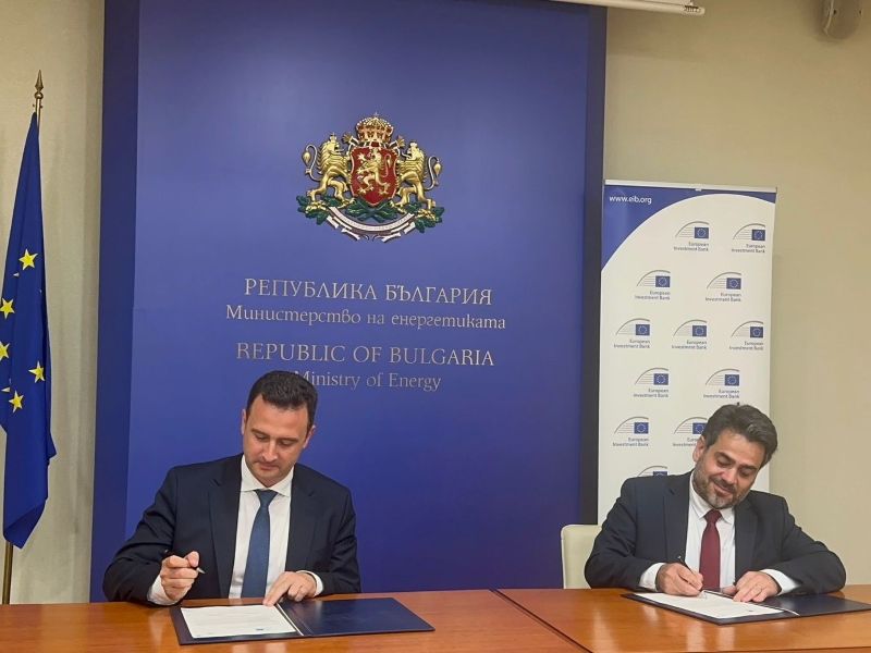 Министър Станков подписа споразумение с ЕИБ във връзка с декарбонизацията на  Марица - изток