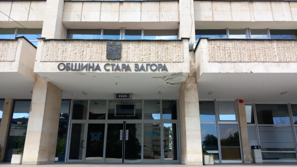 Изграждането на ЖП надлез затваря временно за движение главната улица на село Еленино