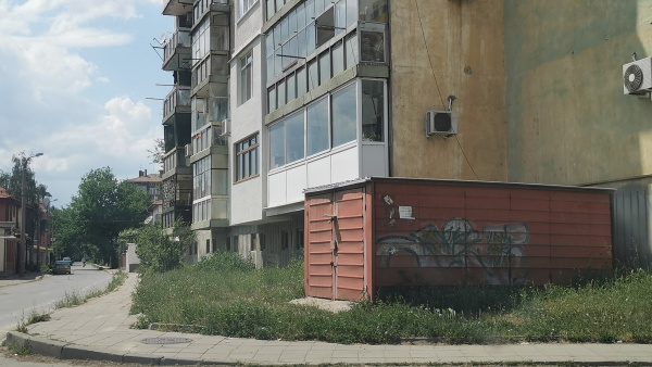Премахват металните гаражи в Казанлък, изграждат масивни