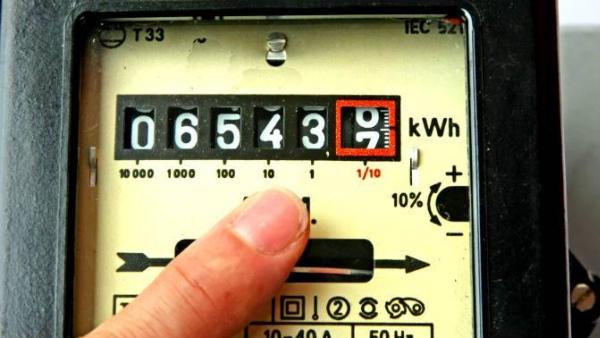 От днес горим по-скъп ток с 2,9%, парното също скача