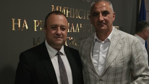 Кметът на Гурково  Кънчо Папазов подписа последните споразумения по инвестиционната програма