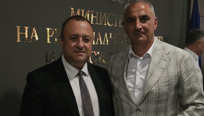 Кметът на Гурково  Кънчо Папазов подписа последните споразумения по инвестиционната програма