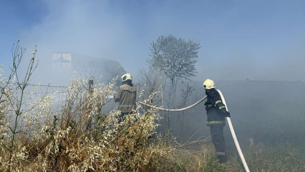 Комбайн изгоря в пожар на нива в старозагорско село
