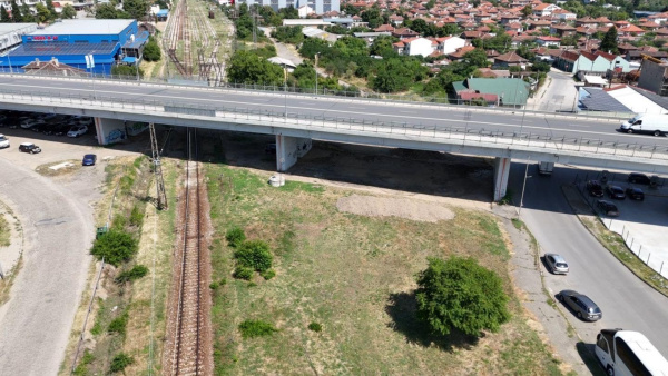 Започна изграждането на три паркинга с близо 60 места в Казанлък