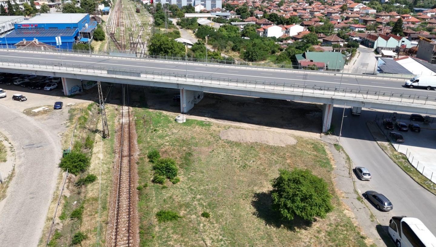 Започна изграждането на три паркинга с близо 60 места в Казанлък