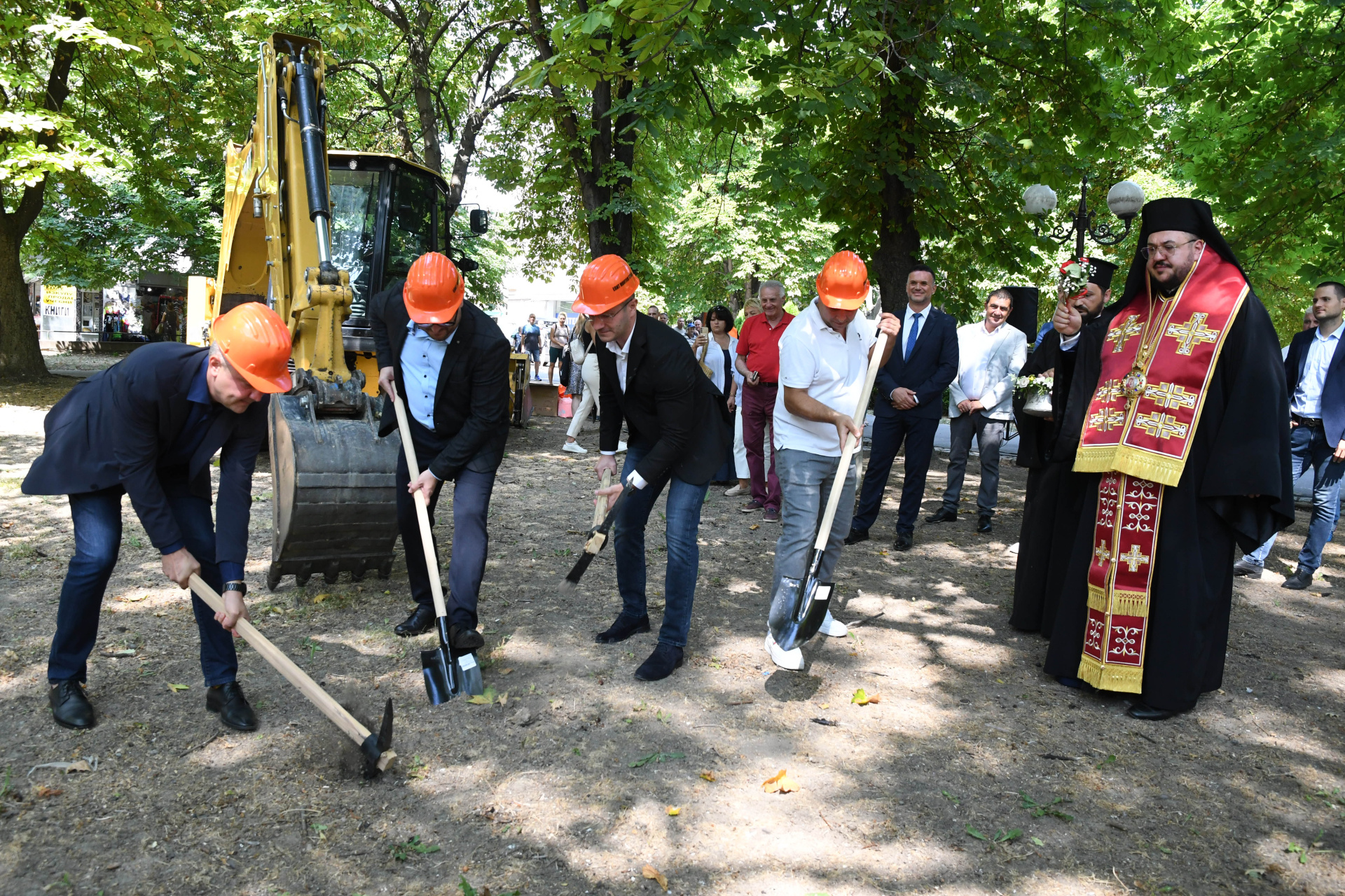 Започна благоустрояване на парк Алана в Стара Загора