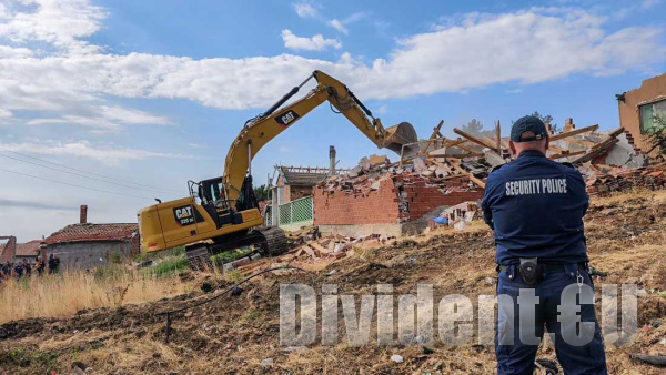 Започна събарянето на над 100 незаконни къщи в старозагорския квартал  Лозенец  (ВИДЕО)
