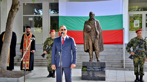Чирпан откри паметника на идеолога на Съединението Иван Андонов