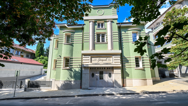 Патка баня в Стара Загора възкръсна  в очна клиника Трошев. Кандидатства за  Сграда на годината