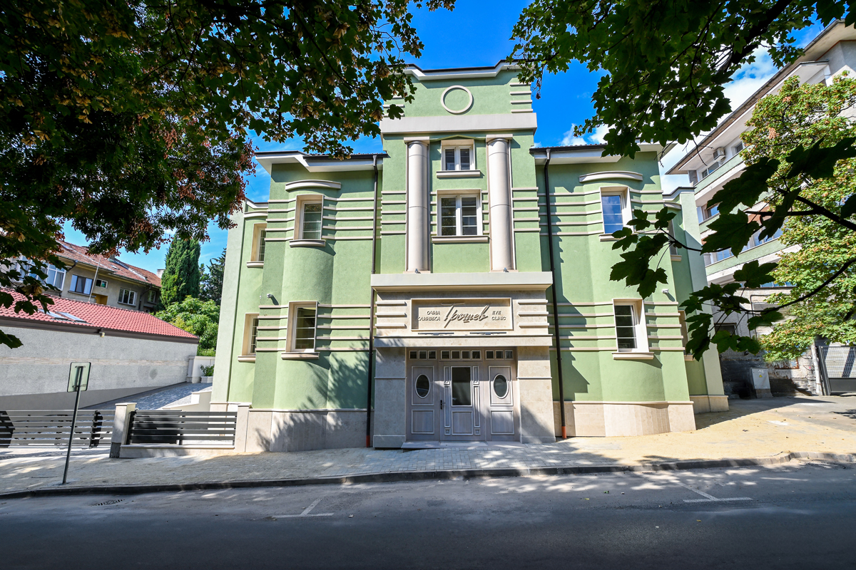Патка баня в Стара Загора възкръсна  в очна клиника Трошев. Кандидатства за  Сграда на годината