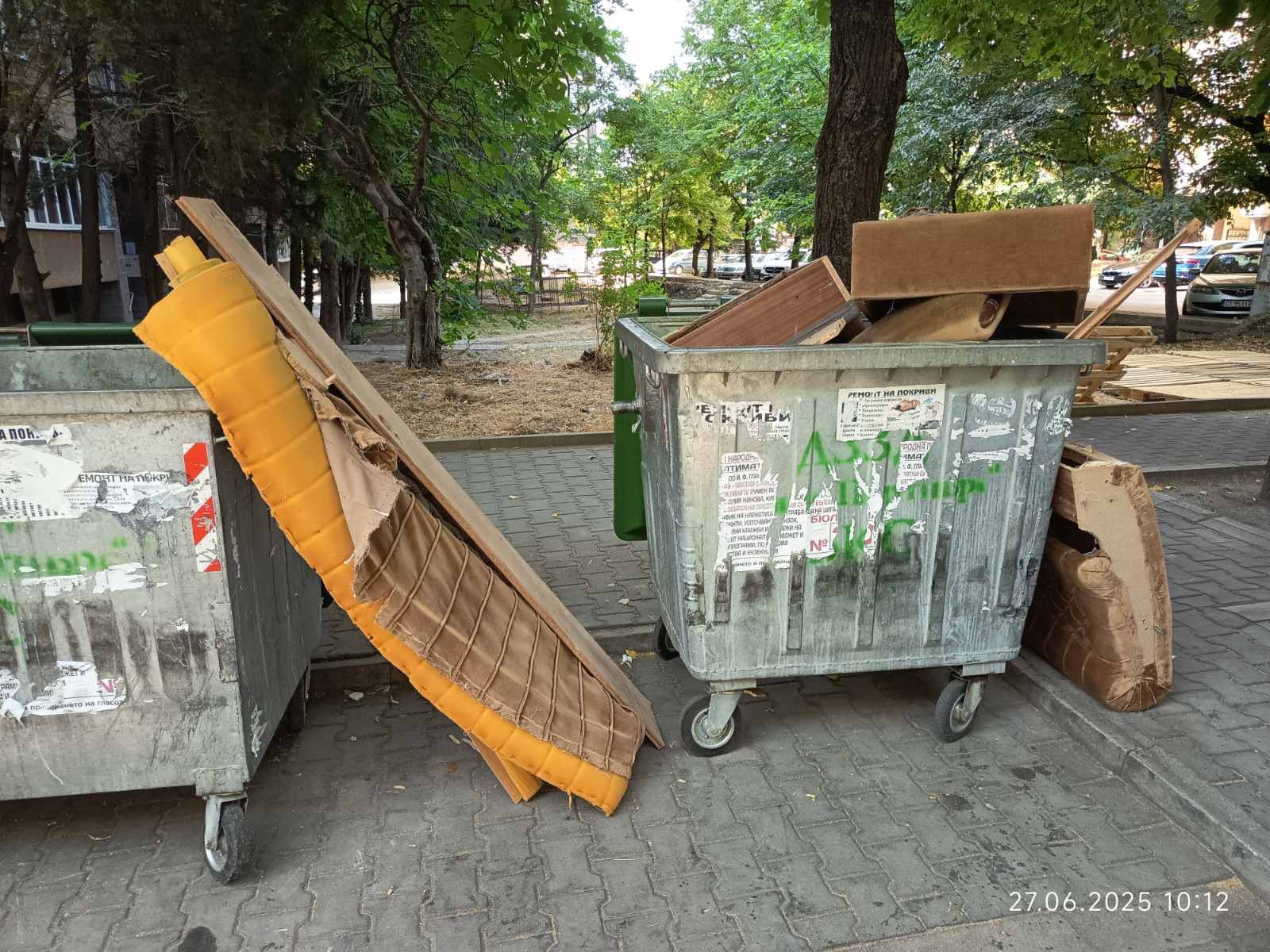 Стари вещи около контейнерите за смет е най-честото нарушение в Стара Загора