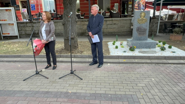 Казанлък увековечи паметта на Петя Павлович