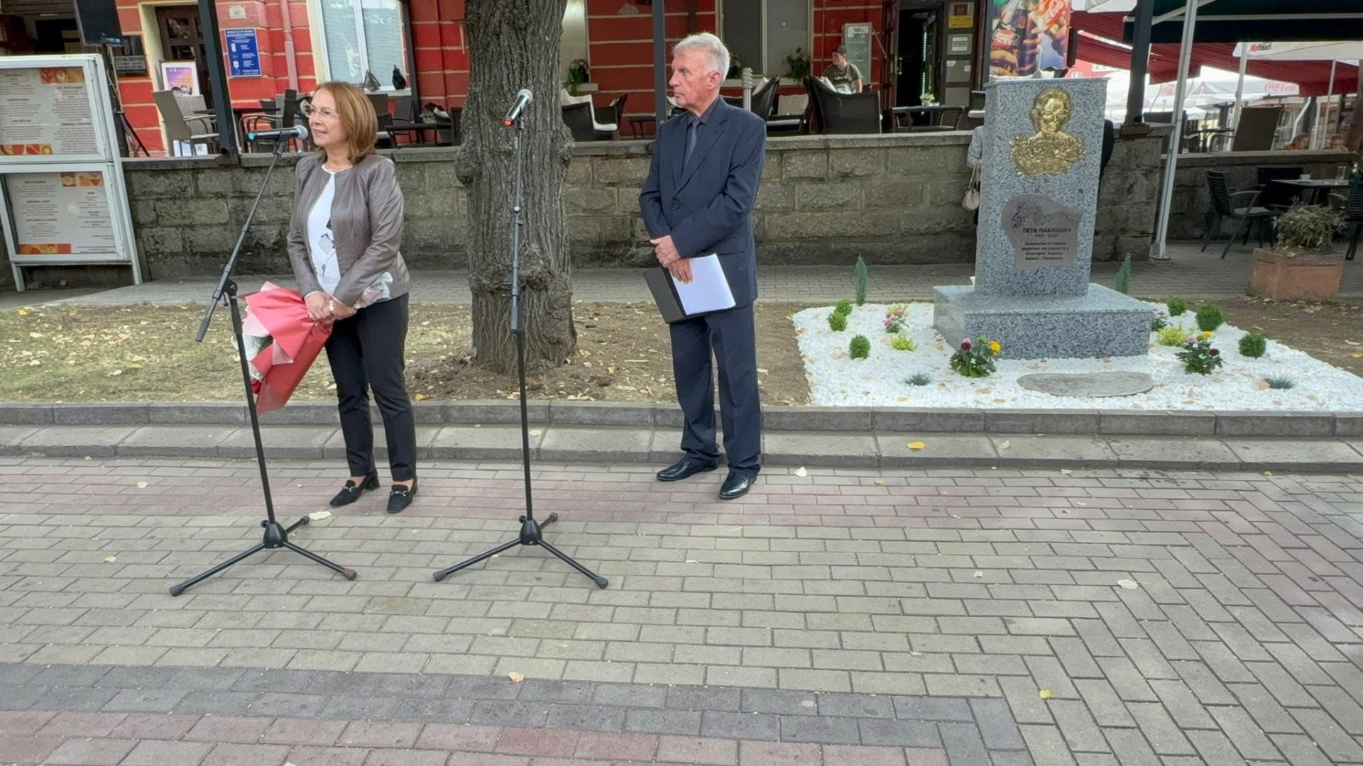 Казанлък увековечи паметта на Петя Павлович