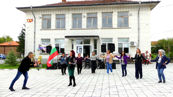 Новозагорското село Любенец празнува с настроение и български дух