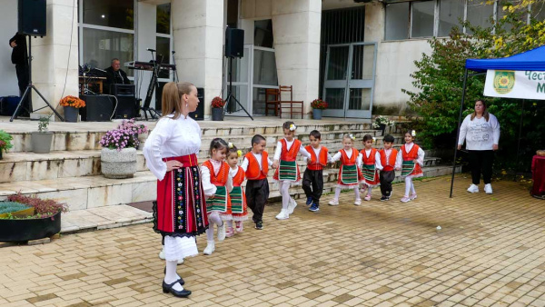 Новозагорското село Млекарево обедини поколенията на своя празник