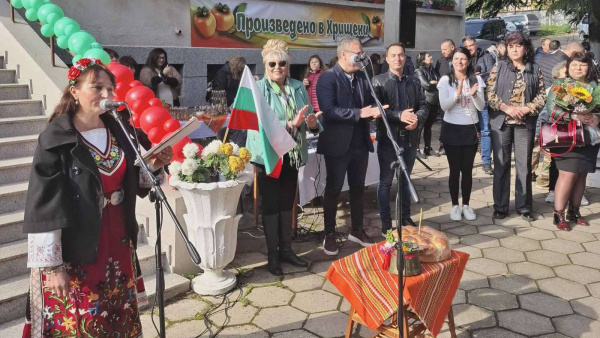 Празникът на райската ябълка събра гости от цялата страна в старозагорското село Хрищени