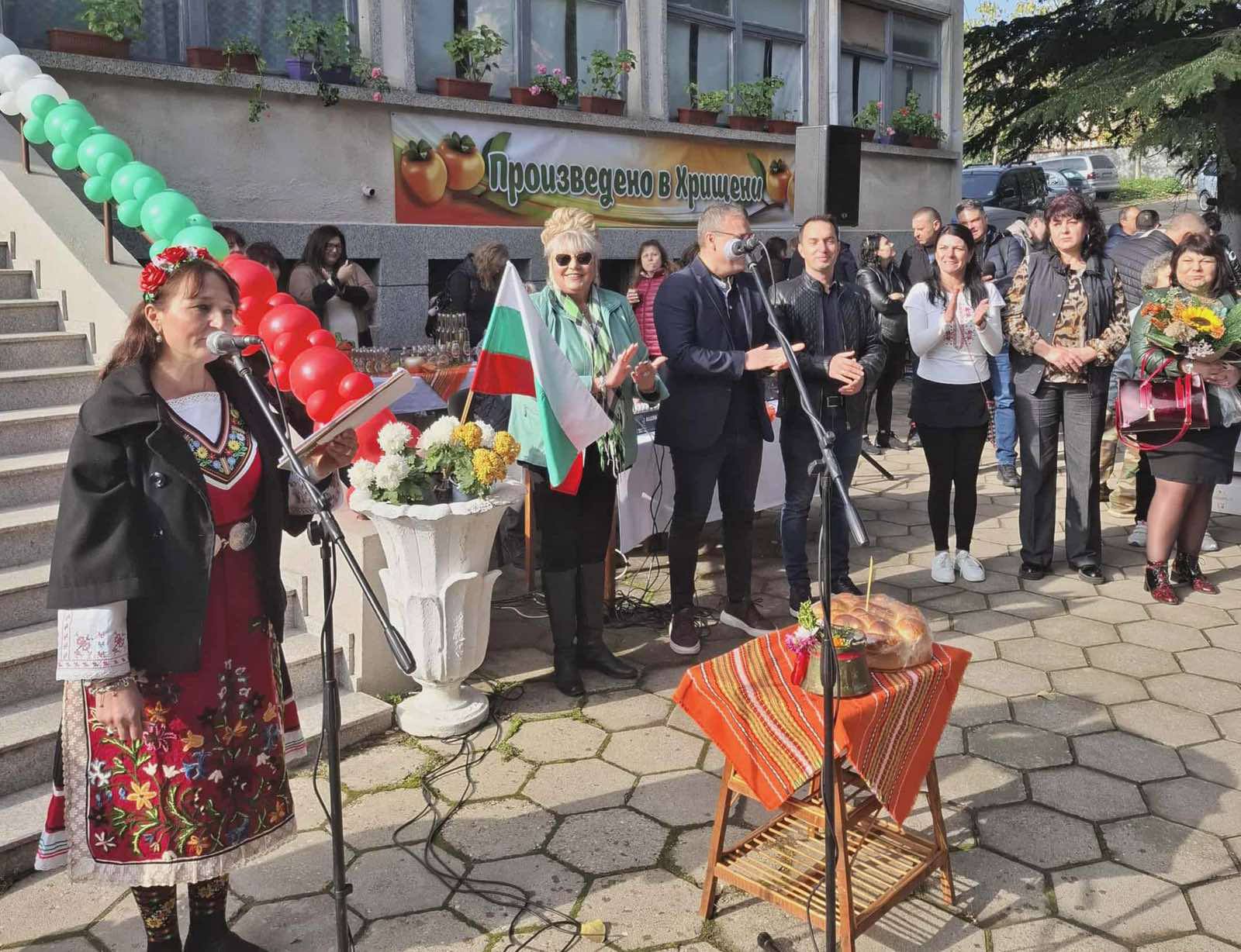 Празникът на райската ябълка събра гости от цялата страна в старозагорското село Хрищени