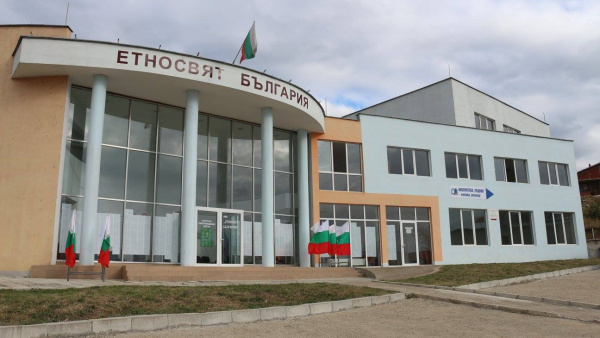 Библиотека Родина изгражда Дигитален образователен клуб в квартал с ромско население