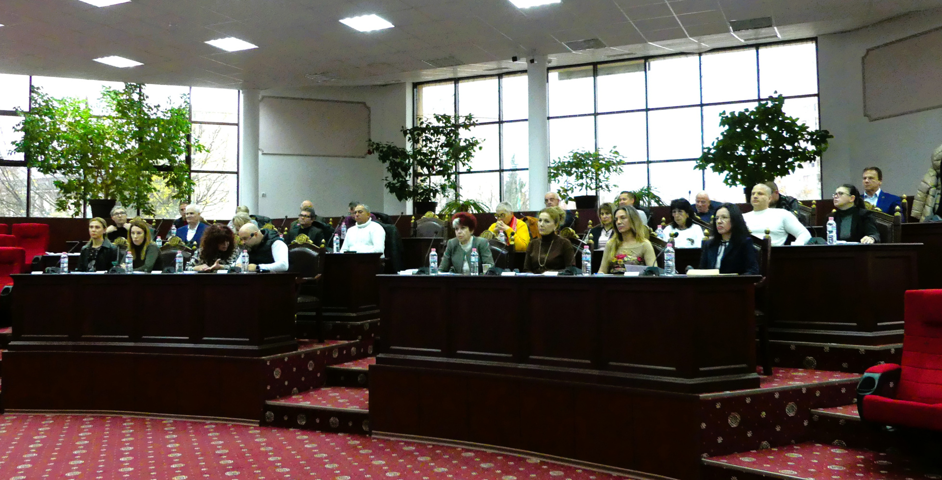 Общинският съвет на Нова Загора прие служебен абонамент за бизнеса и безплатни паркоместа пред институции и болницата