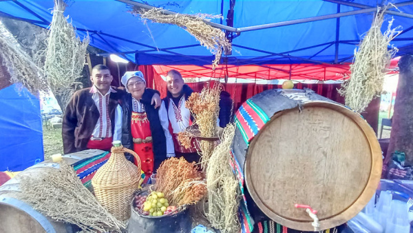 Отличиха най-добрите майстори на пелин в старозагорското село Змейово