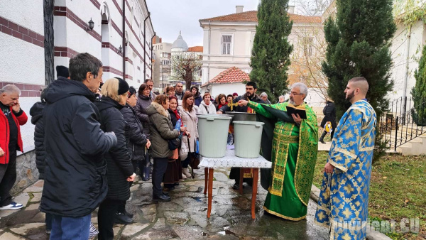 Йорданов ден е! Хвърляме богоявленския кръст във вода за здраве и успех