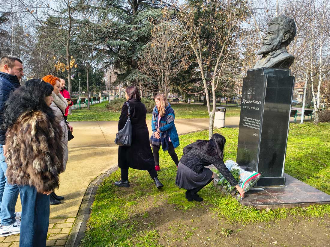 Казанлък отбеляза 178 години от рождението на Христо Ботев