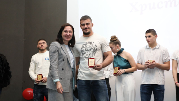 Наградиха най-изявените възпитаници на Спортно училище  Тодор Каблешков