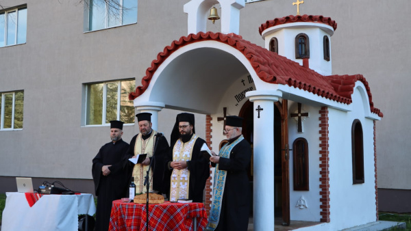 Осветиха и откриха Параклис Покров Богородичен в Средно училище Васил Левски в Гълъбово