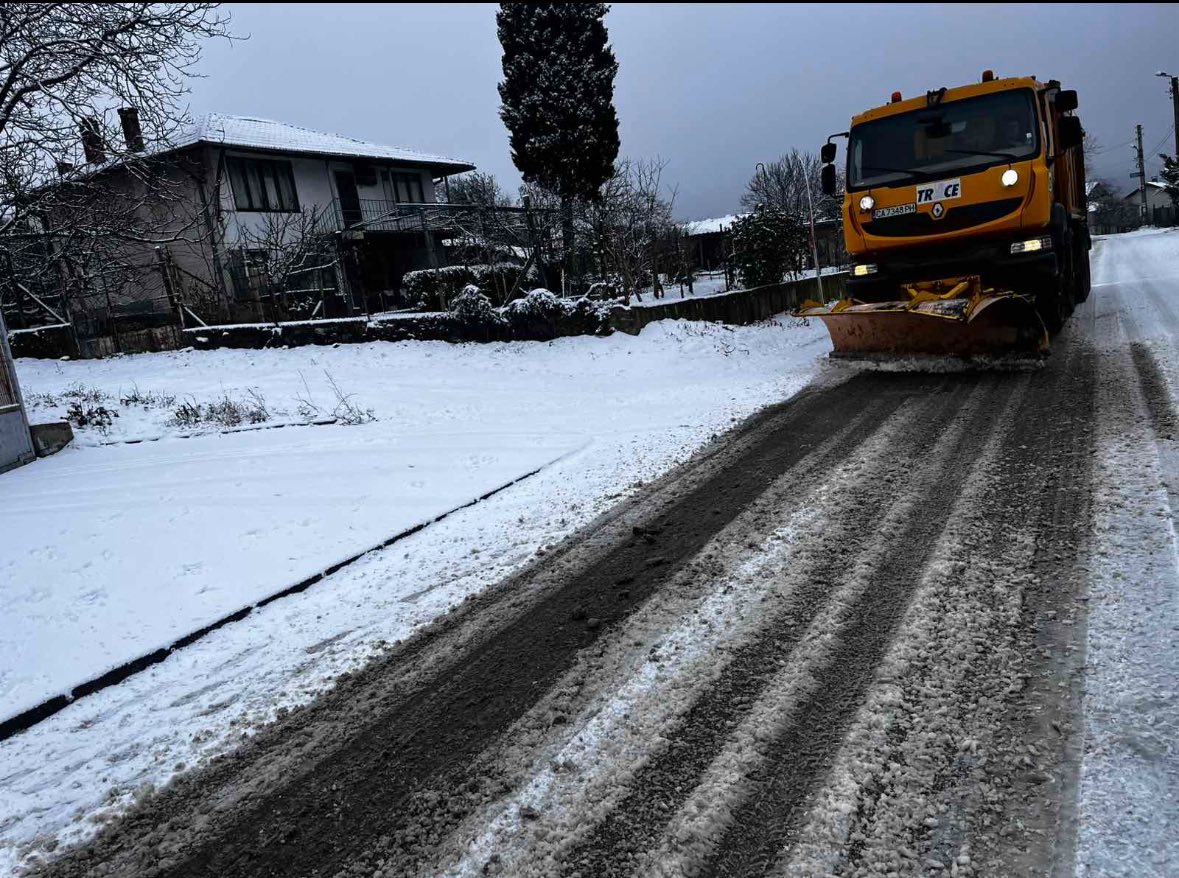 Общинската пътна мрежа в Стара Загора се почиства и обработва своевременно