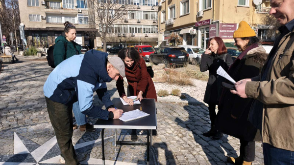Граждани внасят подписка против бъдещо застрояване на мястото на Стария градски съвет в Стара Загора