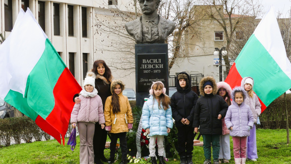 153 години безсмъртие: Нова Загора почете Апостола на свободата