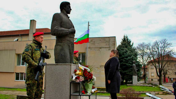 Чирпан се поклони пред безсмъртното дело на Апостола на свободата - Васил Левски