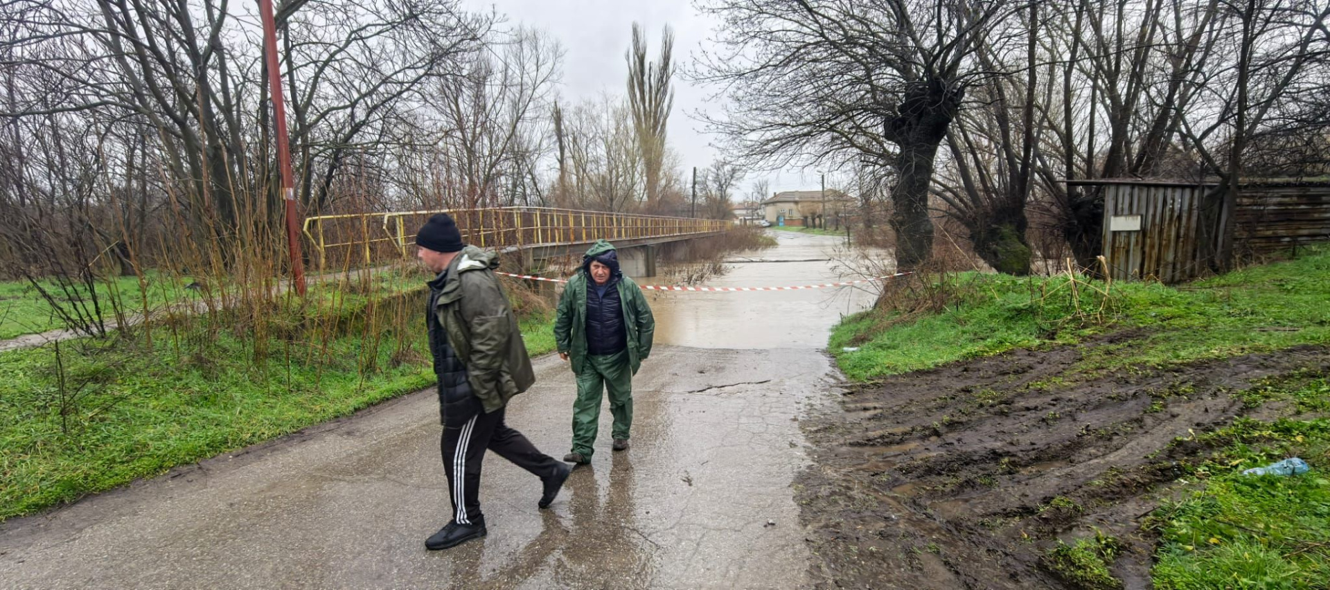 Частично бедствено положение в община Гълъбово, пороят наводни къщи и пътища по селата