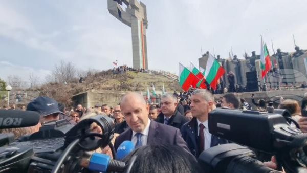 Румен Радев се включи в празненствата на Стара Загора за националния празник 3 март