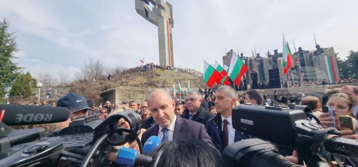 Румен Радев се включи в празненствата на Стара Загора за националния празник 3 март